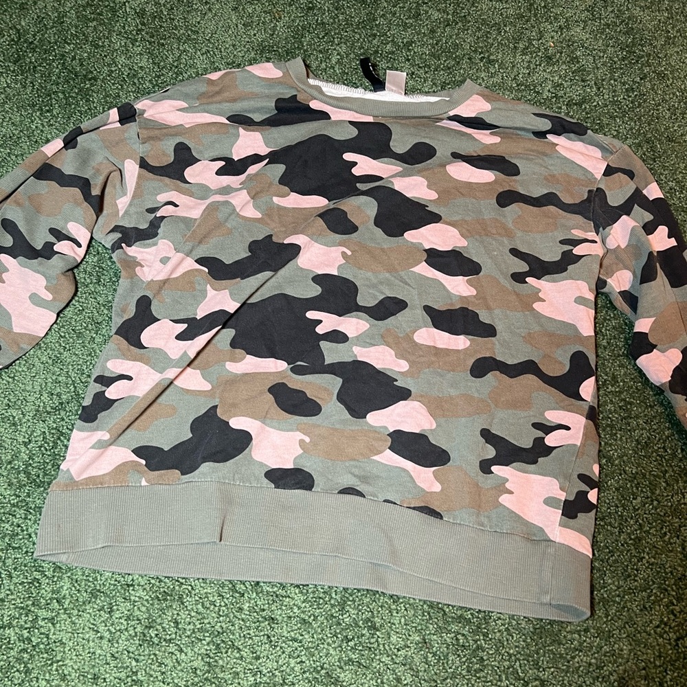 ✨ Classic Camo-Print Pullover 🤎